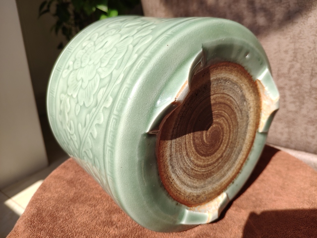 古玩陶瓷清中期青釉暗刻牡丹紋筒式爐拍賣，當前價格13900元