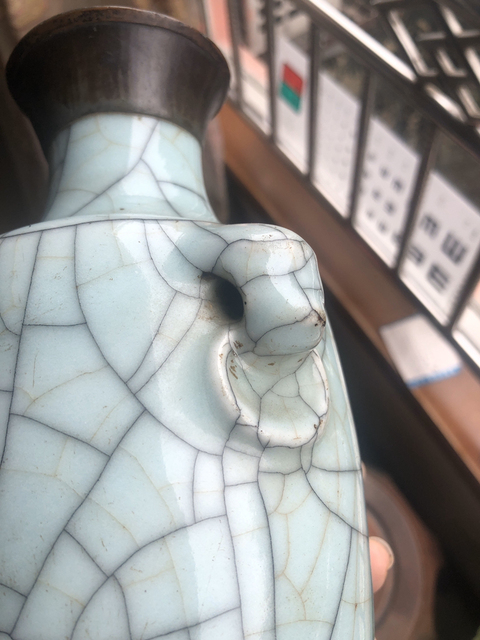 古玩陶瓷雍正官釉雙獸耳瓶拍賣，當前價格11800元