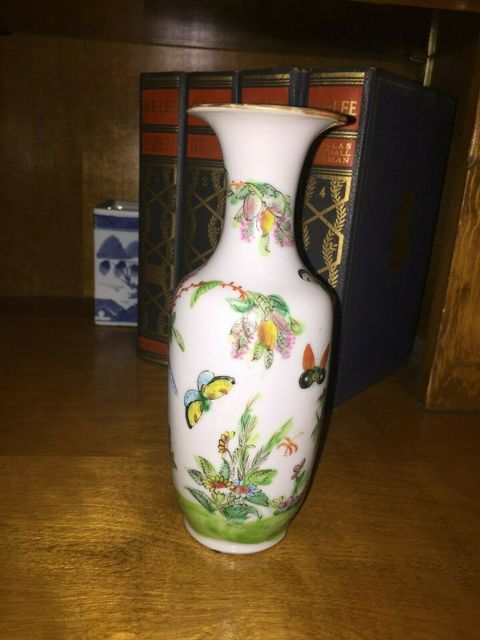 古玩陶瓷廣彩花鳥蝶戀花紋觀音瓶拍賣，當前價格12500元