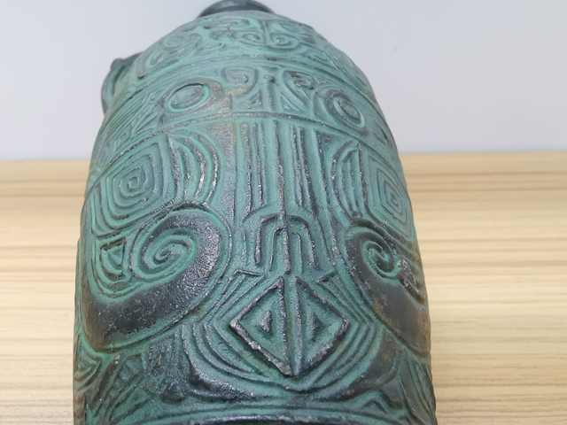 古玩陶瓷日本金屬獸耳瓶拍賣，當前價格1元