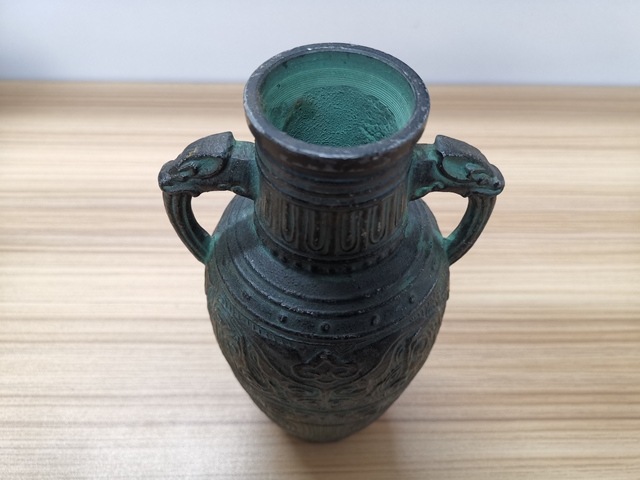 古玩陶瓷日本金屬獸耳瓶拍賣，當前價格1元