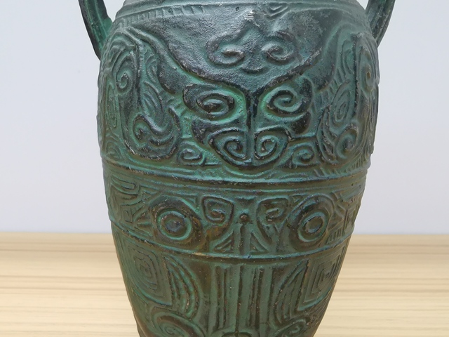 古玩陶瓷日本金屬獸耳瓶拍賣，當前價格1元