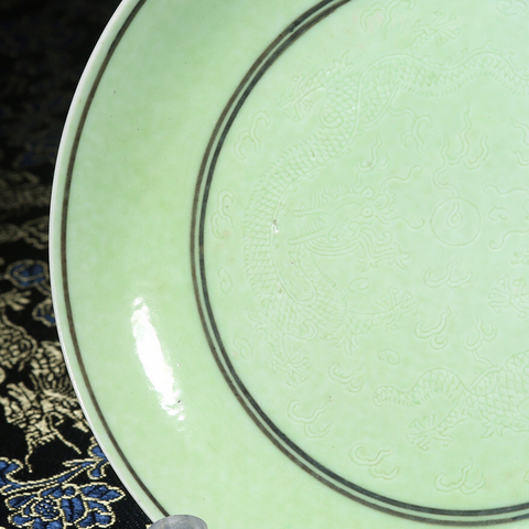 古玩陶瓷同治外葡萄紋內(nèi)暗刻云龍紋盤拍賣，當前價格13800元