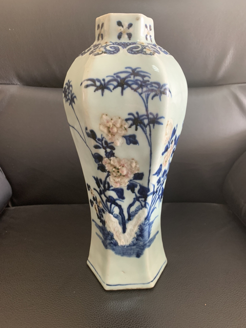 古玩陶瓷青花釉里紅花卉紋瓶拍賣，當前價格9000元