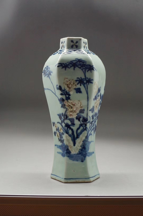 古玩陶瓷青花釉里紅花卉紋瓶拍賣，當前價格9000元