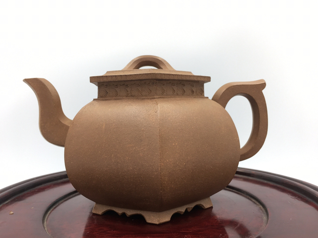 古玩陶瓷六楞紫砂壺拍賣，當(dāng)前價(jià)格13800元