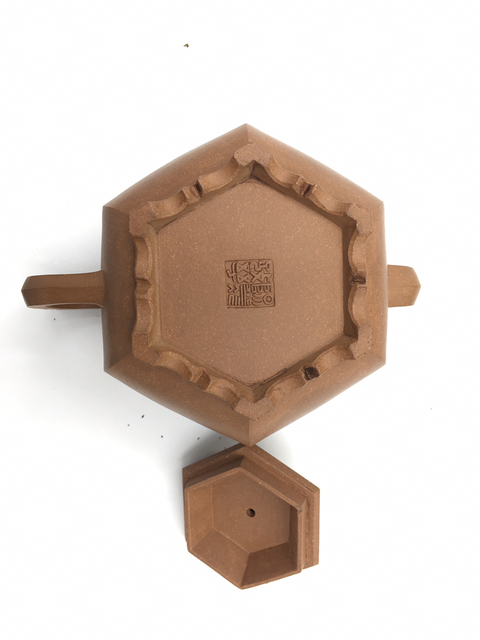 古玩陶瓷六楞紫砂壺拍賣，當(dāng)前價(jià)格13800元