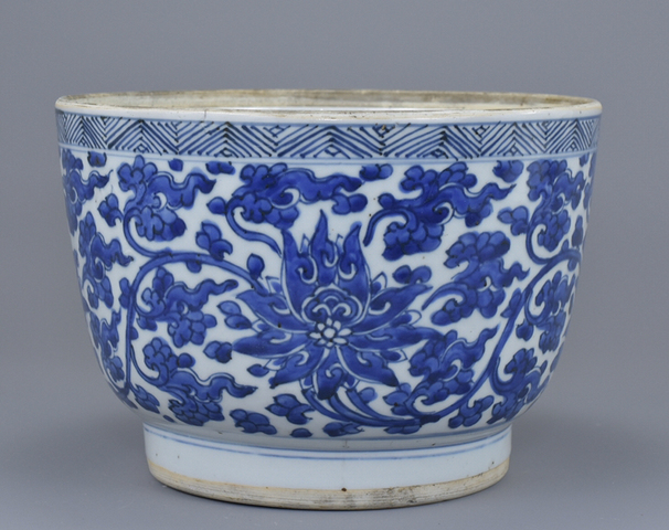 古玩陶瓷青花纏枝蓮蓋罐拍賣，當前價格9900元