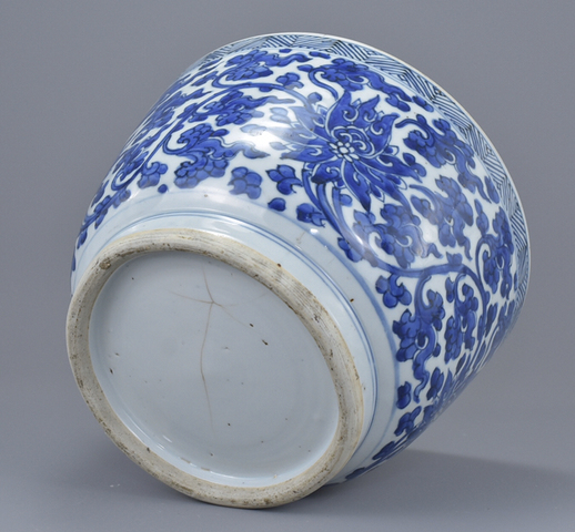 古玩陶瓷青花纏枝蓮蓋罐拍賣，當前價格9900元