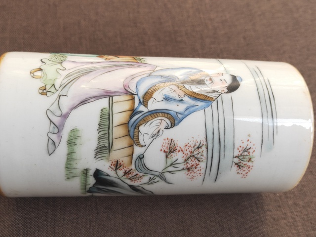 古玩陶瓷彩繪筆筒拍賣，當前價格11000元