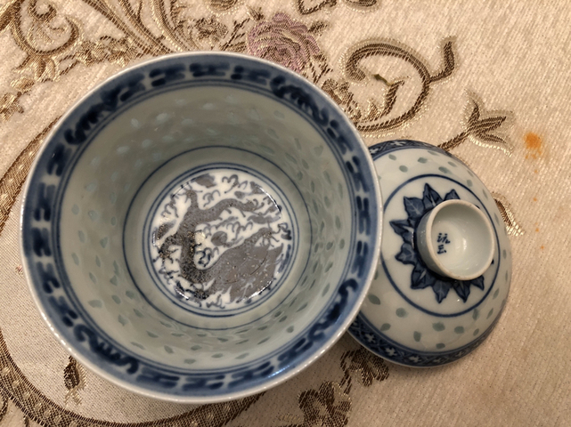 古玩陶瓷玲瓏瓷盤(pán)拍賣(mài)，當(dāng)前價(jià)格5000元