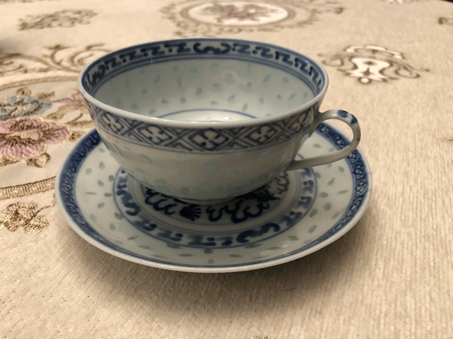 古玩陶瓷玲瓏瓷盤(pán)拍賣(mài)，當(dāng)前價(jià)格5000元