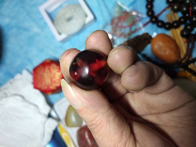 古玩玉器琥珀珠子拍賣，當前價格7000元