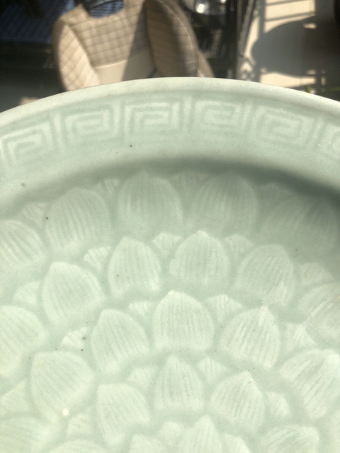 古玩陶瓷豆青釉蓮瓣紋大盤拍賣，當前價格5000元