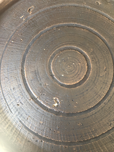 古玩陶瓷豆青釉暗刻蓮瓣紋折沿盤拍賣，當(dāng)前價格4000元