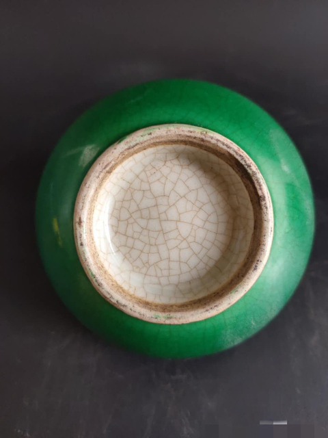 古玩陶瓷綠哥釉雞心罐真品鑒賞圖