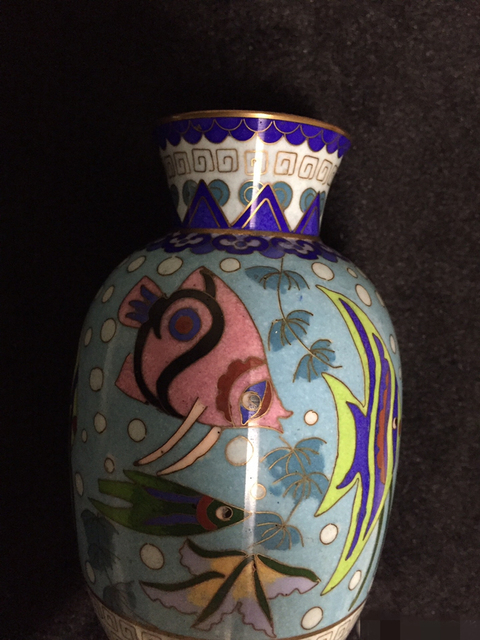 古玩陶瓷景泰藍(lán)瓶拍賣，當(dāng)前價(jià)格8000元