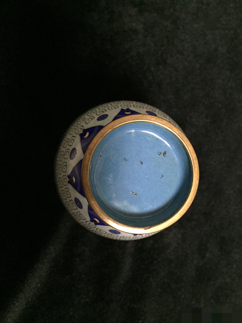 古玩陶瓷景泰藍(lán)瓶拍賣，當(dāng)前價(jià)格8000元