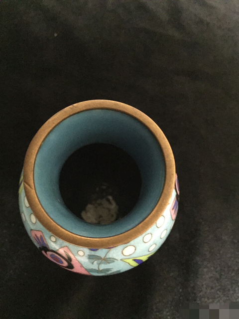 古玩陶瓷景泰藍(lán)瓶拍賣，當(dāng)前價(jià)格8000元