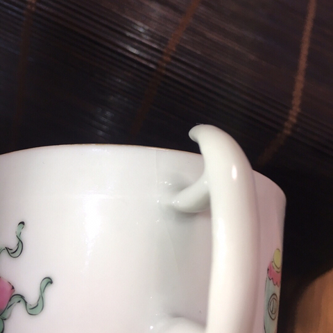 古玩陶瓷晚清·粉彩人物紋執(zhí)杯真品鑒賞圖
