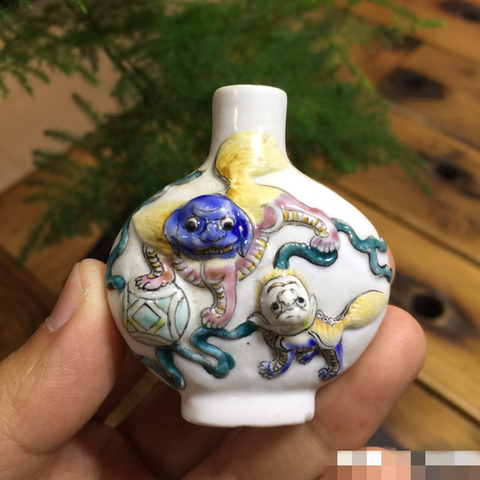 古玩陶瓷鼻煙壺真品鑒賞圖