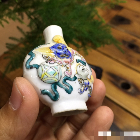 古玩陶瓷鼻煙壺真品鑒賞圖