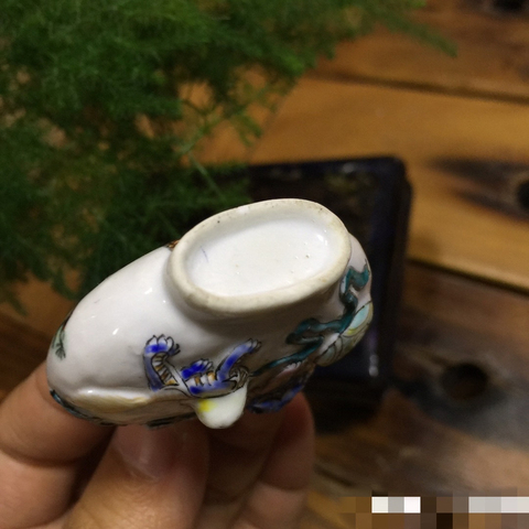 古玩陶瓷鼻煙壺真品鑒賞圖