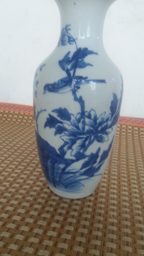 古玩陶瓷青花瓶真品鑒賞圖