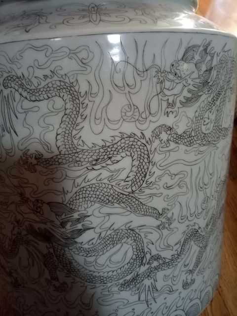 古玩陶瓷刻瓷龍紋罐拍賣，當(dāng)前價(jià)格3800元