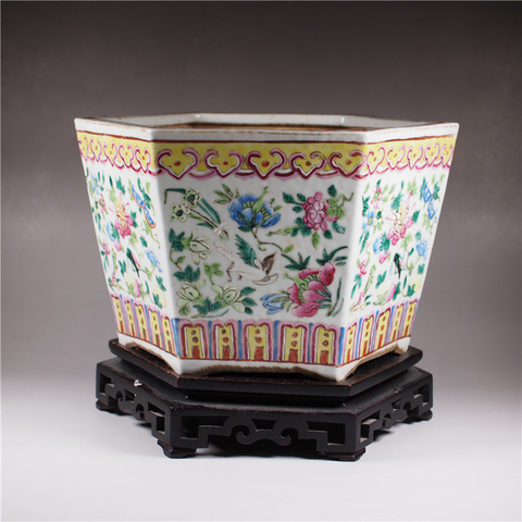 古玩陶瓷同治粉彩花鳥草蟲紋六方盆拍賣，當前價格14800元