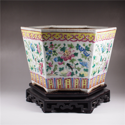 古玩陶瓷同治粉彩花鳥草蟲紋六方盆拍賣，當前價格14800元