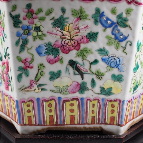 古玩陶瓷同治粉彩花鳥草蟲紋六方盆拍賣，當前價格14800元