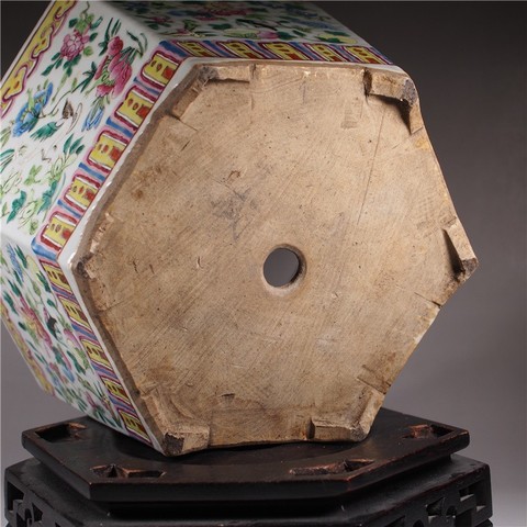 古玩陶瓷同治粉彩花鳥草蟲紋六方盆拍賣，當前價格14800元