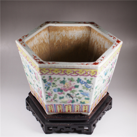 古玩陶瓷同治粉彩花鳥草蟲紋六方盆拍賣，當前價格14800元
