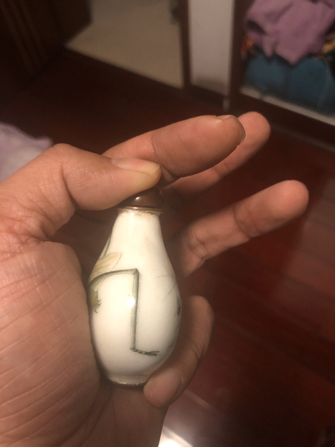 古玩陶瓷銅胎畫(huà)琺瑯昆蟲(chóng)紋鼻煙壺拍賣，當(dāng)前價(jià)格13800元