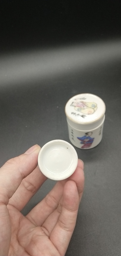 古玩陶瓷人物粉彩蓋盒拍賣，當前價格13800元