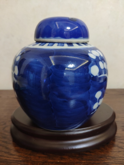 古玩陶瓷青花留白梅紋蓋罐拍賣，當(dāng)前價(jià)格8500元