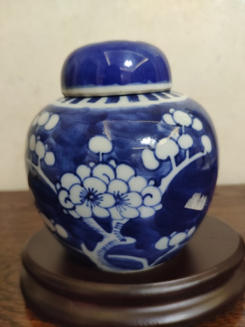 古玩陶瓷青花留白梅紋蓋罐拍賣，當(dāng)前價(jià)格8500元