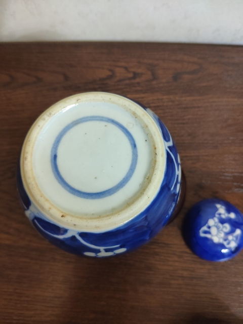 古玩陶瓷青花留白梅紋蓋罐拍賣，當(dāng)前價(jià)格8500元