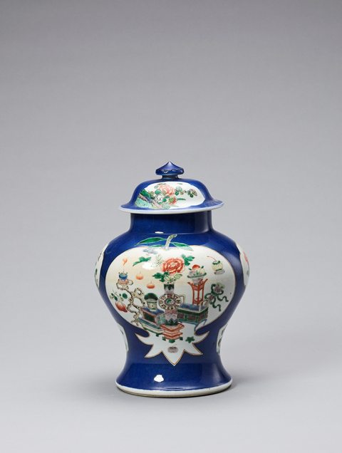 古玩陶瓷藍釉開光五彩太師少師博古插花紋將軍罐拍賣，當前價格12800元