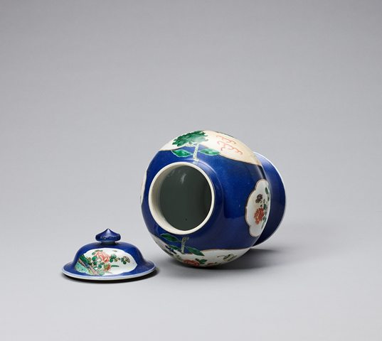 古玩陶瓷藍釉開光五彩太師少師博古插花紋將軍罐拍賣，當前價格12800元