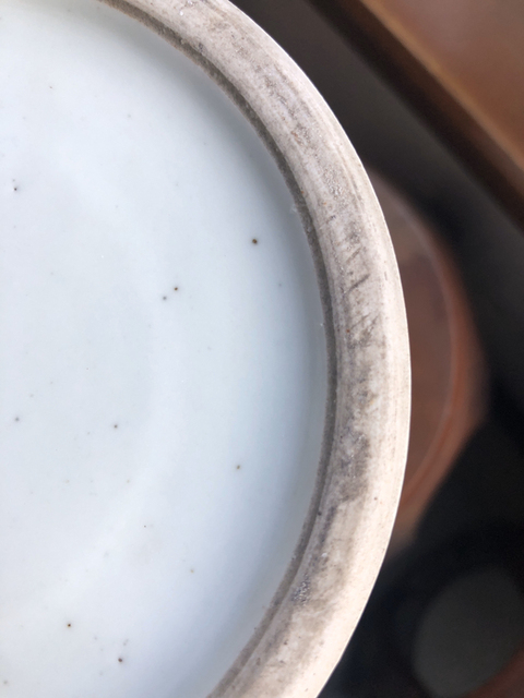 古玩陶瓷白釉獅耳盤(pán)口瓶拍賣(mài)，當(dāng)前價(jià)格8000元