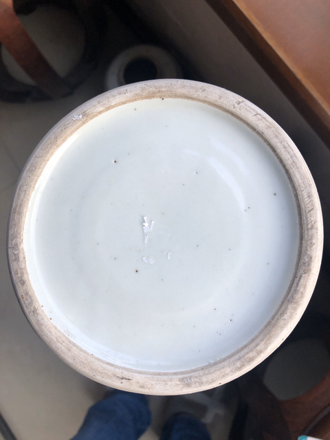 古玩陶瓷白釉獅耳盤(pán)口瓶拍賣(mài)，當(dāng)前價(jià)格8000元