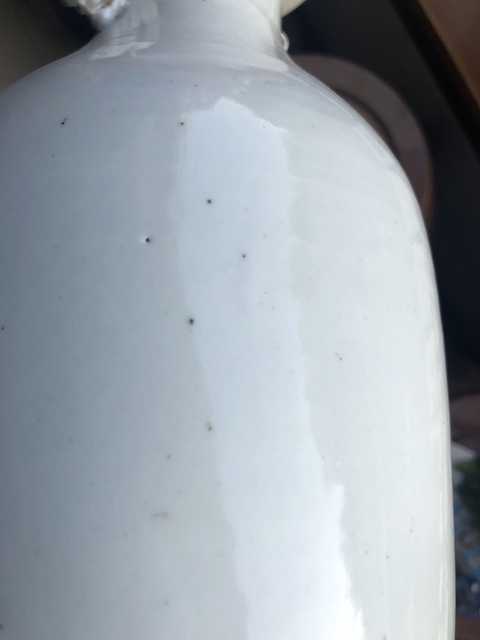 古玩陶瓷白釉獅耳盤(pán)口瓶拍賣(mài)，當(dāng)前價(jià)格8000元