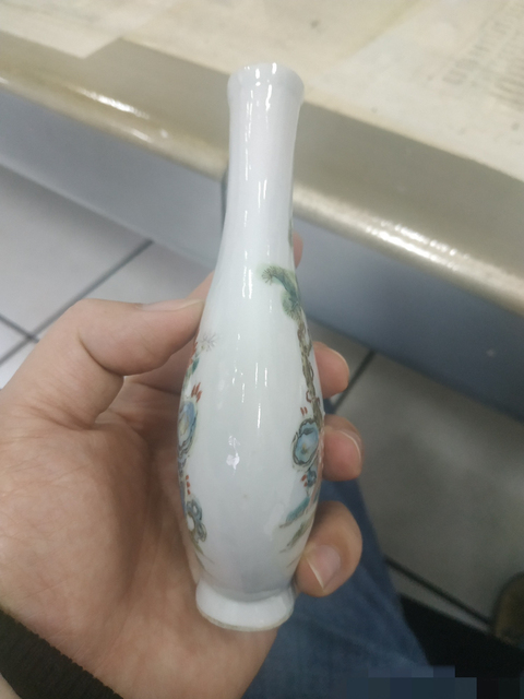 古玩陶瓷粉彩瓶拍賣，當(dāng)前價(jià)格6000元