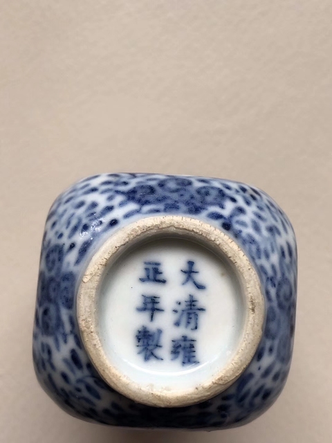 古玩陶瓷青花人物嬰戲圖鼻煙壺拍賣，當(dāng)前價(jià)格7000元