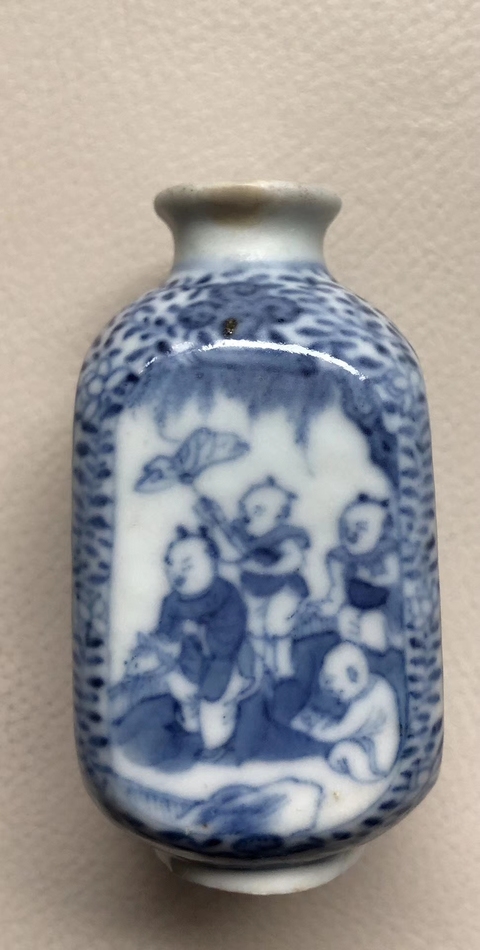 古玩陶瓷青花人物嬰戲圖鼻煙壺拍賣，當(dāng)前價(jià)格7000元