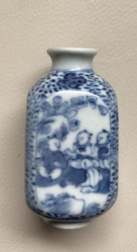 古玩陶瓷青花人物嬰戲圖鼻煙壺拍賣，當(dāng)前價(jià)格7000元