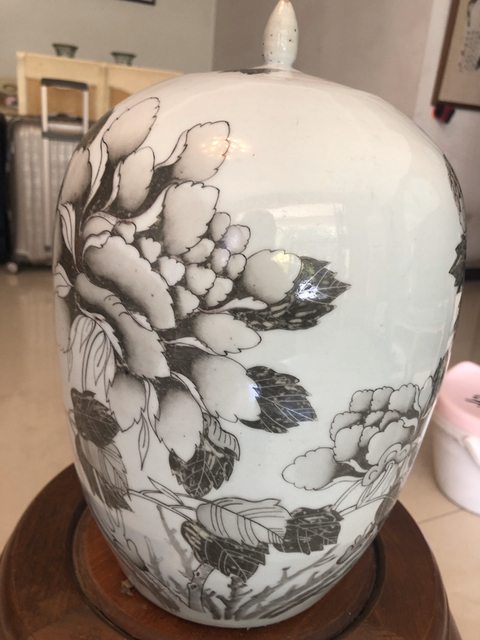 古玩陶瓷清代晚期到民國早期墨彩牡丹詩文冬瓜蓋罐拍賣，當(dāng)前價格8600元