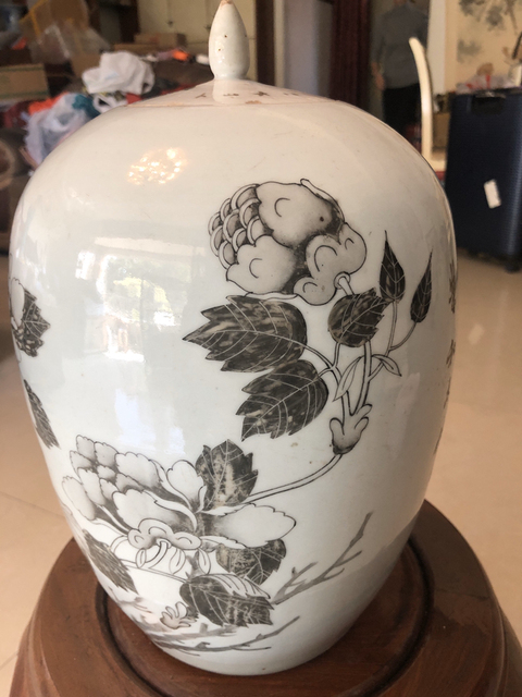 古玩陶瓷清代晚期到民國早期墨彩牡丹詩文冬瓜蓋罐拍賣，當(dāng)前價格8600元